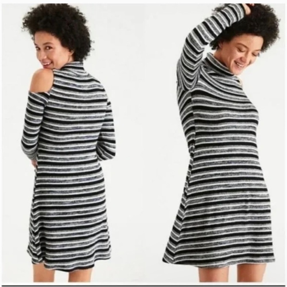 Womens AEO Soft & Sexy Dress Plush Cold Shoulder Turtleneck Blk Stripe Size XL